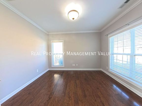 5th image of 8600 Fairgreen Ave
