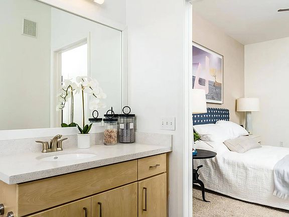 Ensuite Bathroom Connected to Bedroom