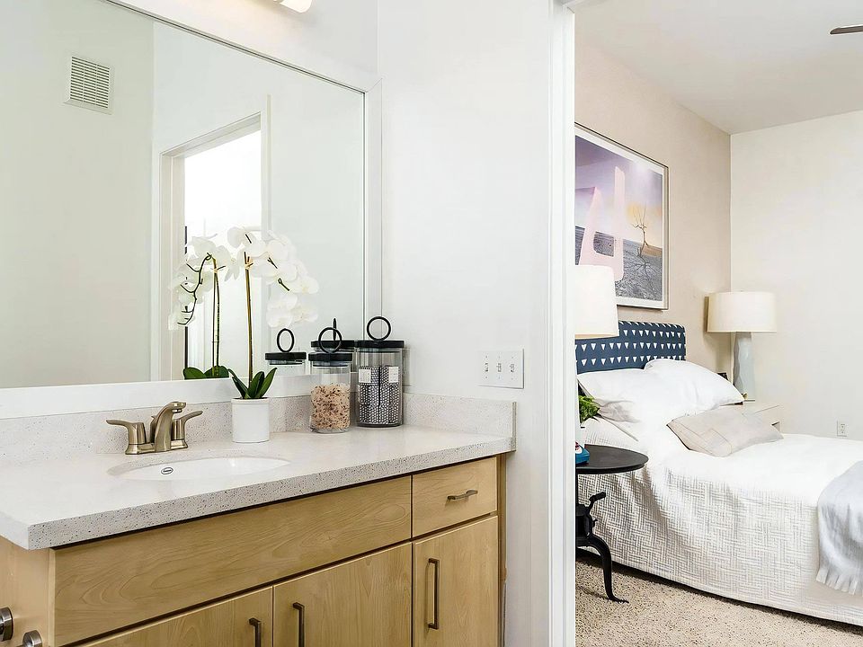 Ensuite Bathroom Connected to Bedroom