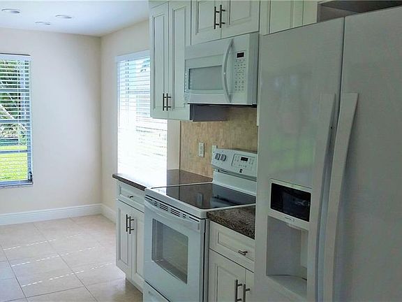 4th image of 612 Cypress Way E