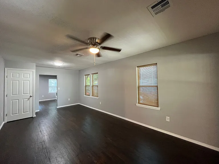 4128 S 32nd West Ave — Photo 2