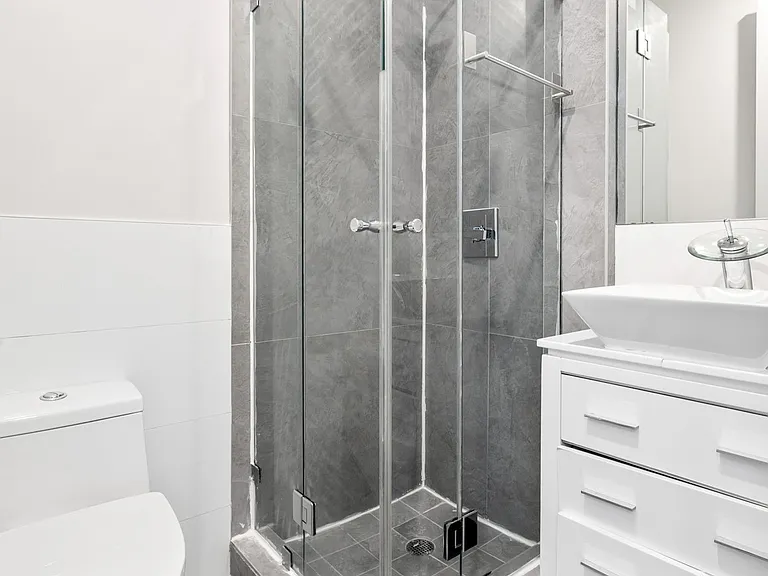 105 Vanderveer St #302B — Photo 9