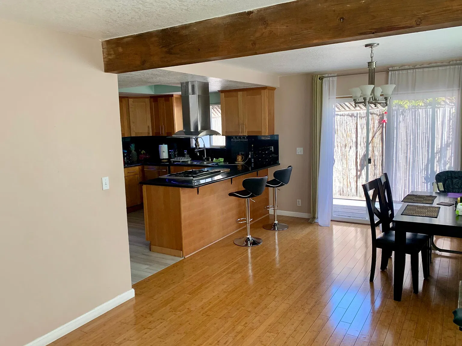 3 bed, 1.5 bath, 1400 sqft, $4,200 — Photo 3