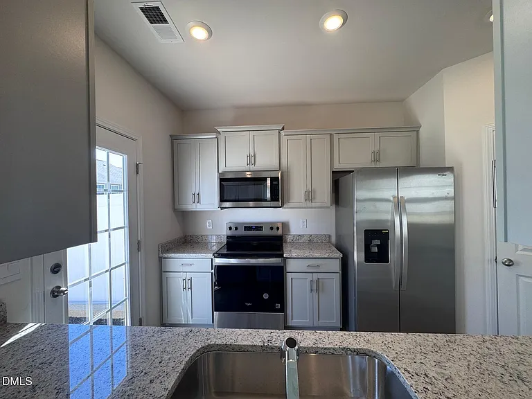 200 Canopy Dr — Photo 6