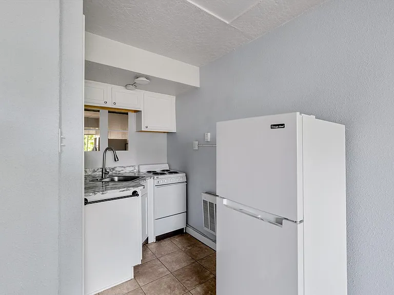 241 N 800 W — Photo 5