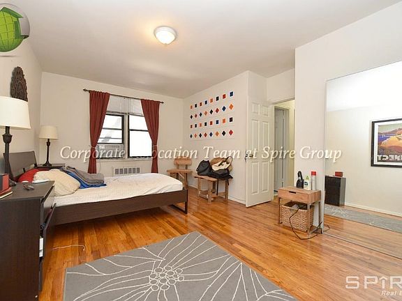 3rd image of 3091 Crescent St APT 1M