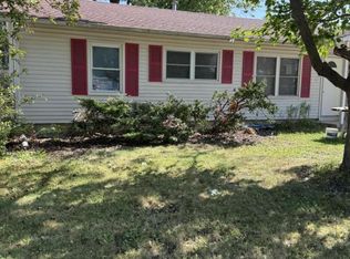 423 S Park Blvd, Streamwood, IL 60107