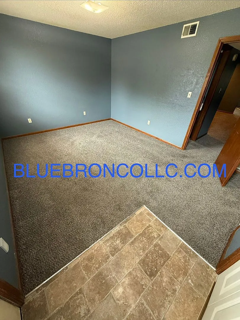 Spacious 1 bedroom second floor apartment for great price — Photo 1