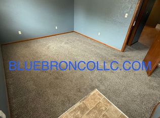 Spacious 1 bedroom second floor apartment for great price, Blue Springs, MO 64014