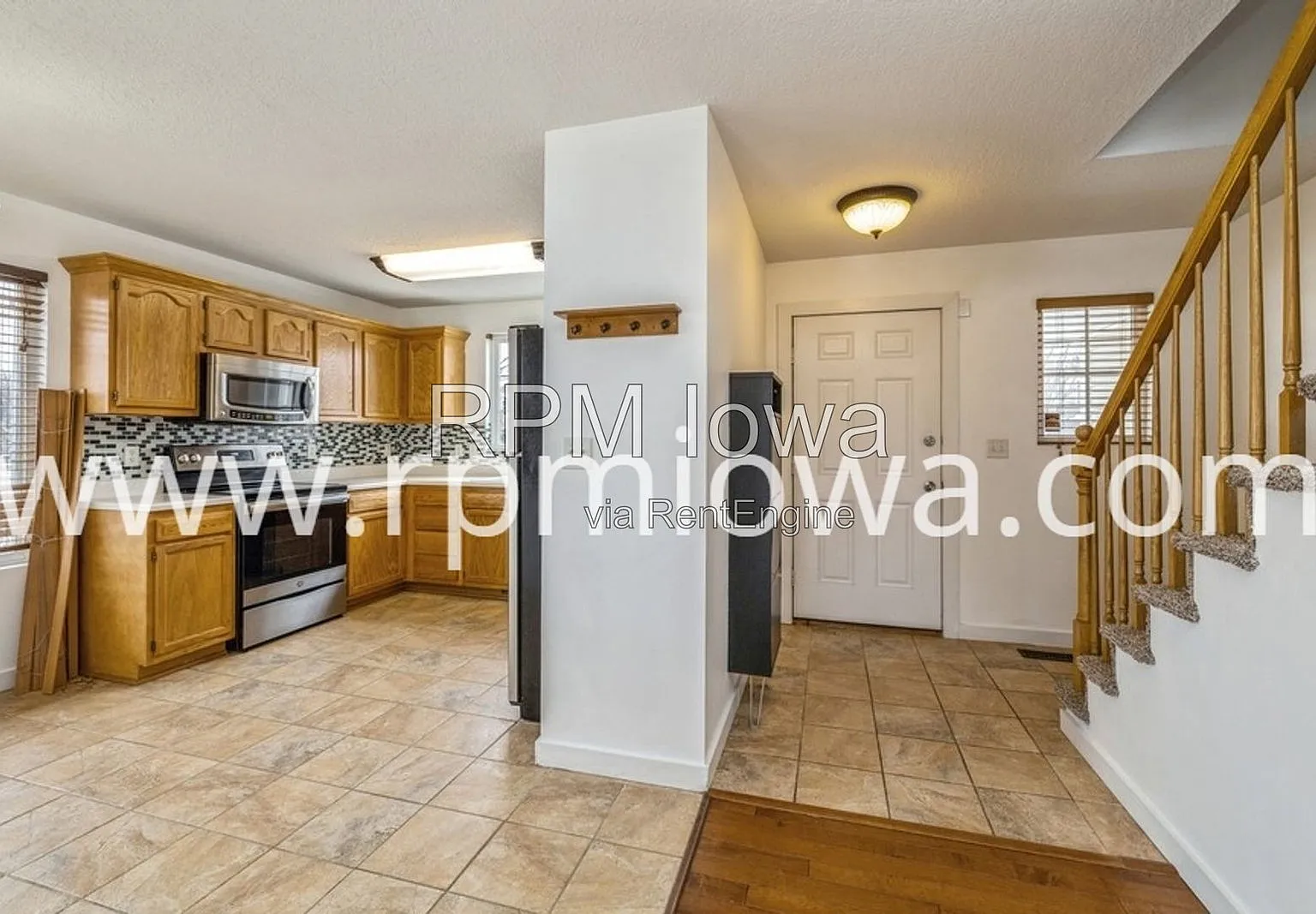 4 bed, 3.5 bath, 1408 sqft, $2,495 — Photo 2