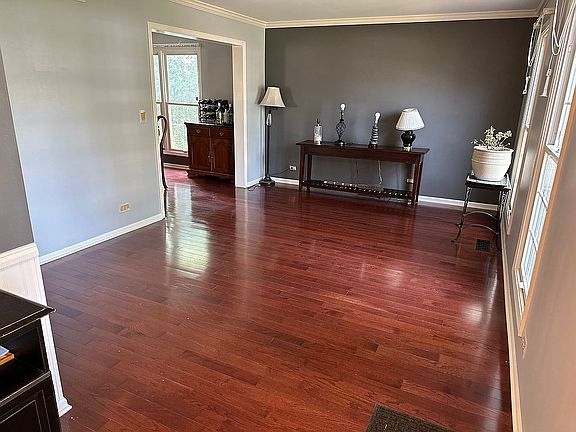 2nd image of 1721 White Oak Dr