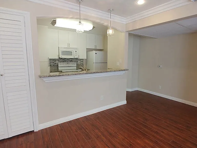 Villa De Adel Apts — Photo 113