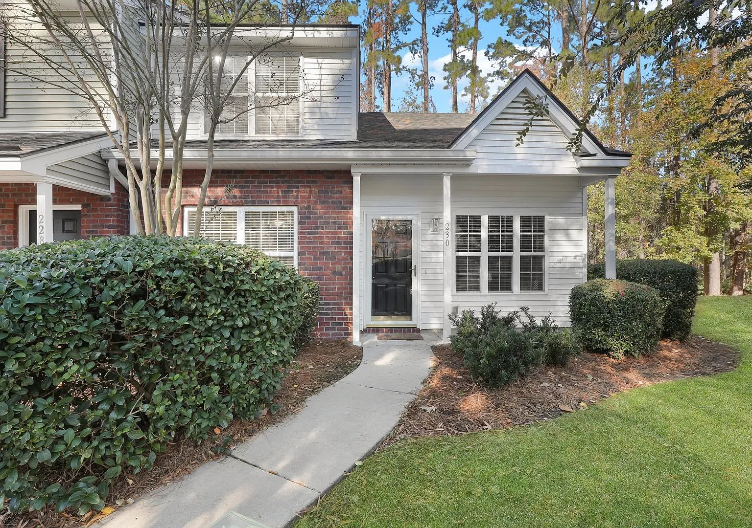 Charming 3 Bedroom Home in the Towns of Buckwalter!! — Photo 1