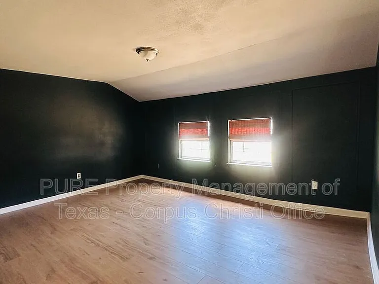 1325 Tyler Ave — Photo 8