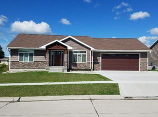 906 Neihardt Ave, Wayne, NE 68787