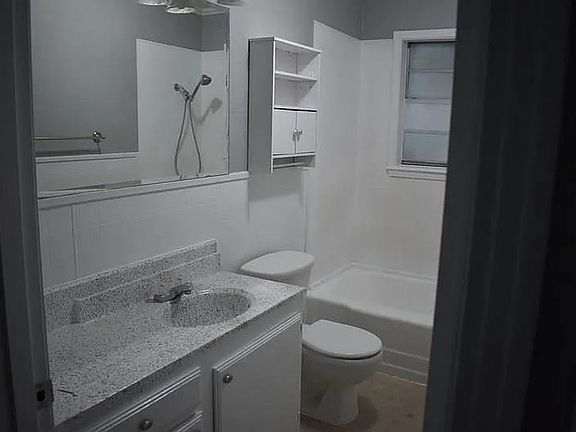 4th image of 108 Park Dr