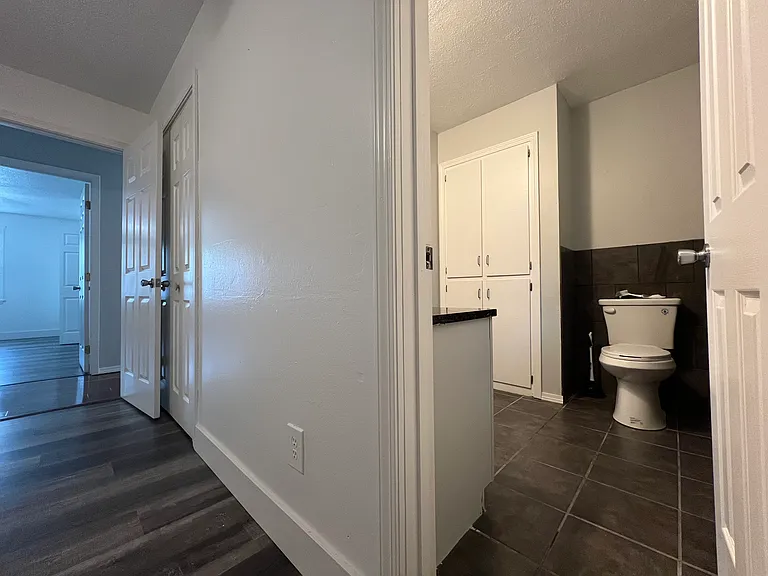 323 E Berkeley St — Photo 16