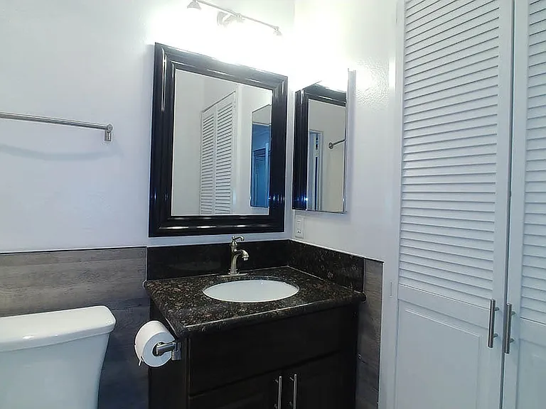 Villa De Adel Apts — Photo 63