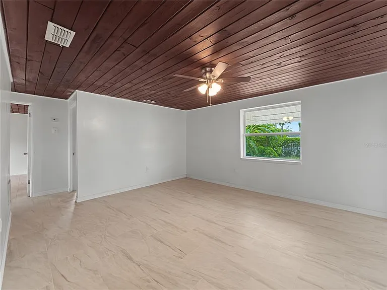 2848 W Harwood St — Photo 8