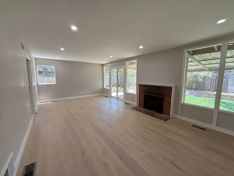 1534 Fernside St — Photo 6