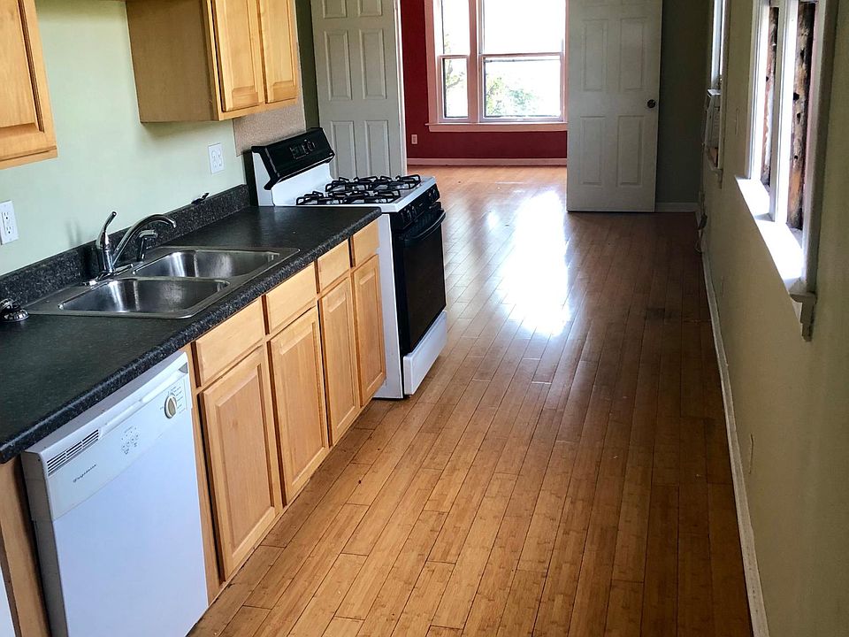 1st image of 1005 Wealthy St SE APT W