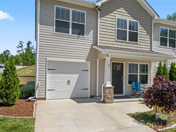 2 Chambers Garden Dr, Arden, NC 28704
