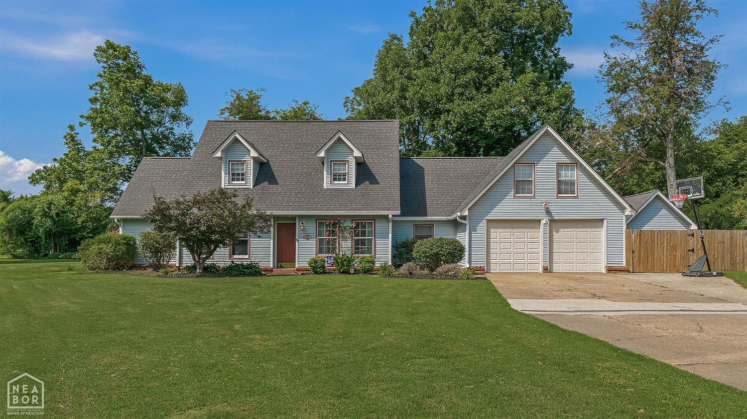 1099 Golf Links Dr