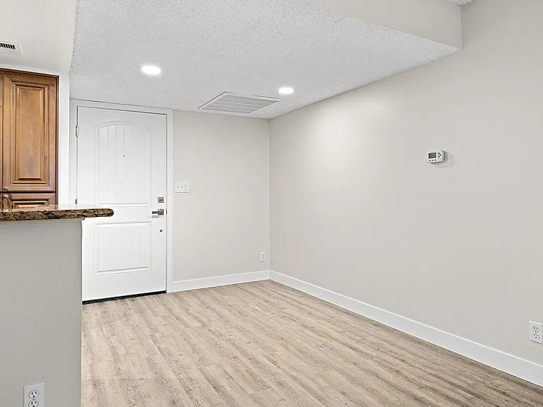 Woodland Trio Apartments — Photo 28