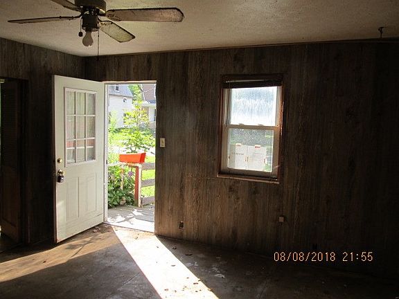 4th image of 10022 Smith St