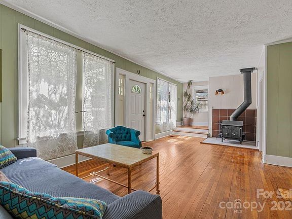 5th image of 54 Holland St