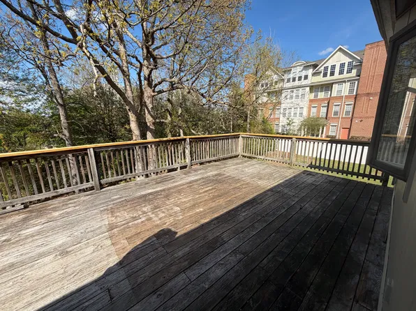 208 Saint Marys Ave APT E, La Plata, MD 20646