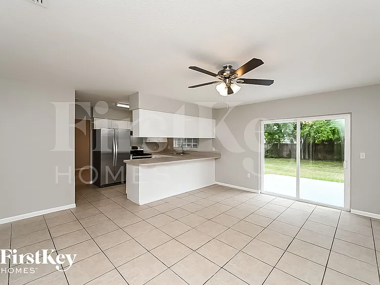 718 Kingswood Loop — Photo 8