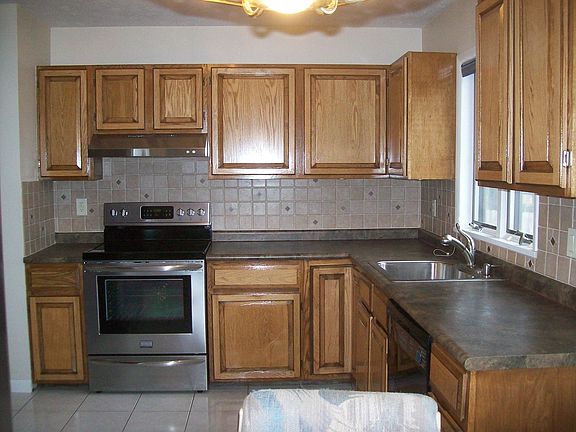 3rd image of 176 Hillside Dr