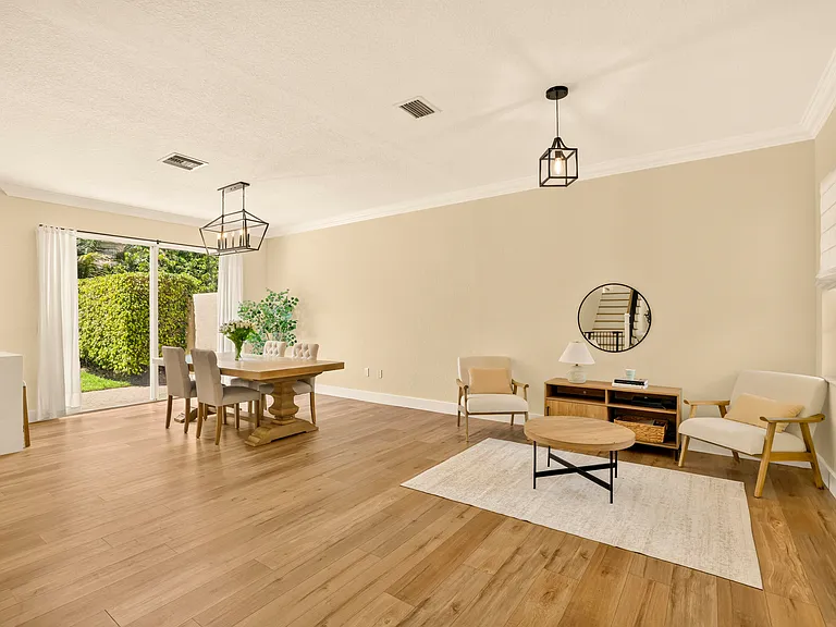 7630 Topiary Ave — Photo 8