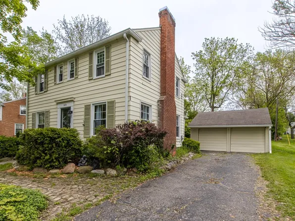 3070 Old Orchard Dr, Waterford, MI 48328