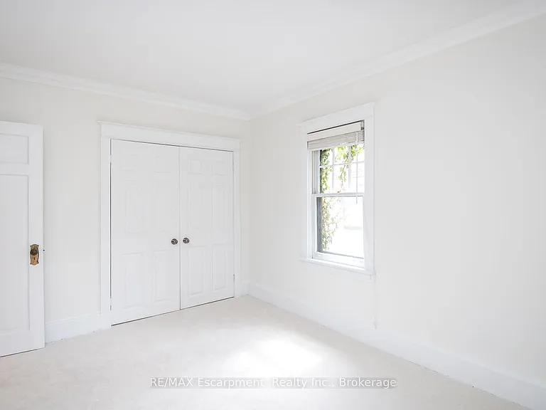 209 Allan St — Photo 19