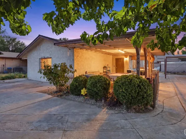 9904 Gilbert St, Lamont, CA 93241
