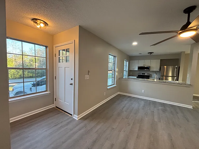 9 Adams Cir #A — Photo 6
