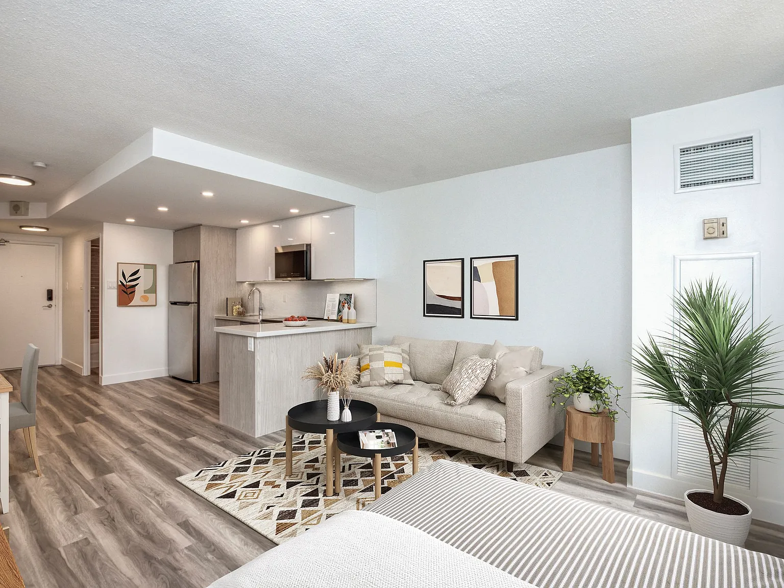 1101 Bay — Photo 3