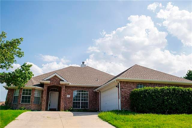 1st image of 2809 Bradford Oaks Dr