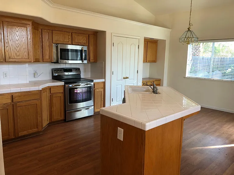 2771 E Shea Dr — Photo 4