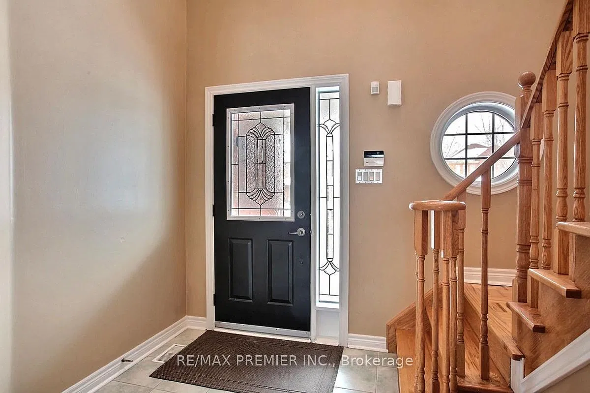 3 bed, $3,900 — Photo 2