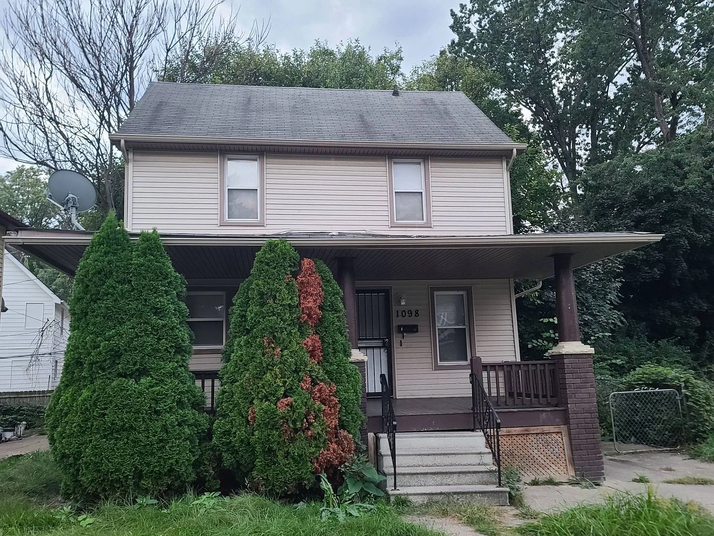 Available Now: Cozy 3-Bedroom Single-Family Home in a Prime Location — Photo 1