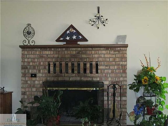 4th image of 260 W 3rd St
