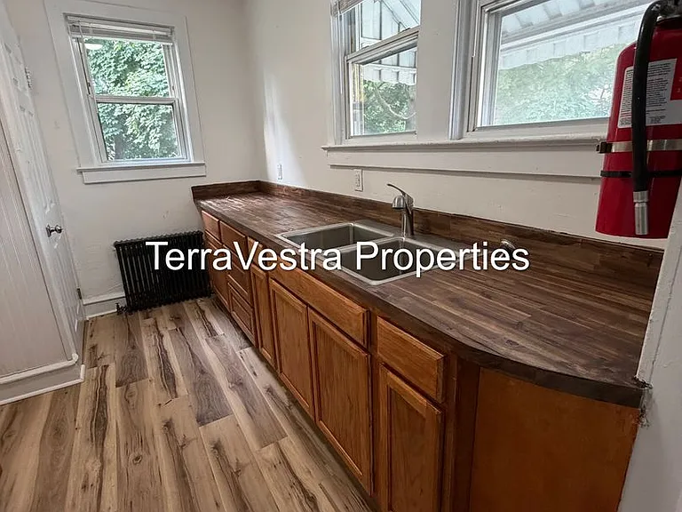 424 W Broad Street — Photo 1