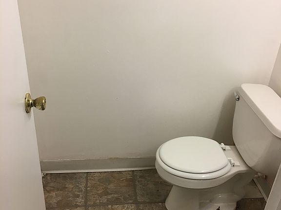 1/2 bathroom