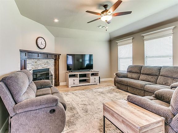 4th image of 2708 Pebble Creek St