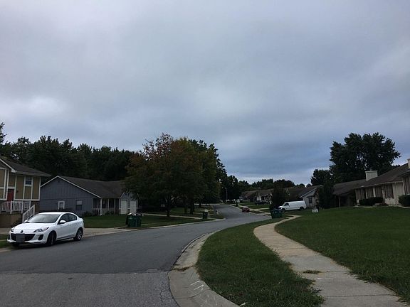 3rd image of 126 SE Greystone Dr
