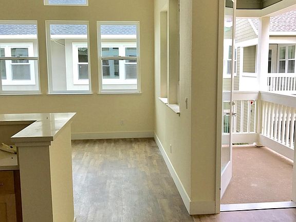 5th image of 716 Seabright Ave #104