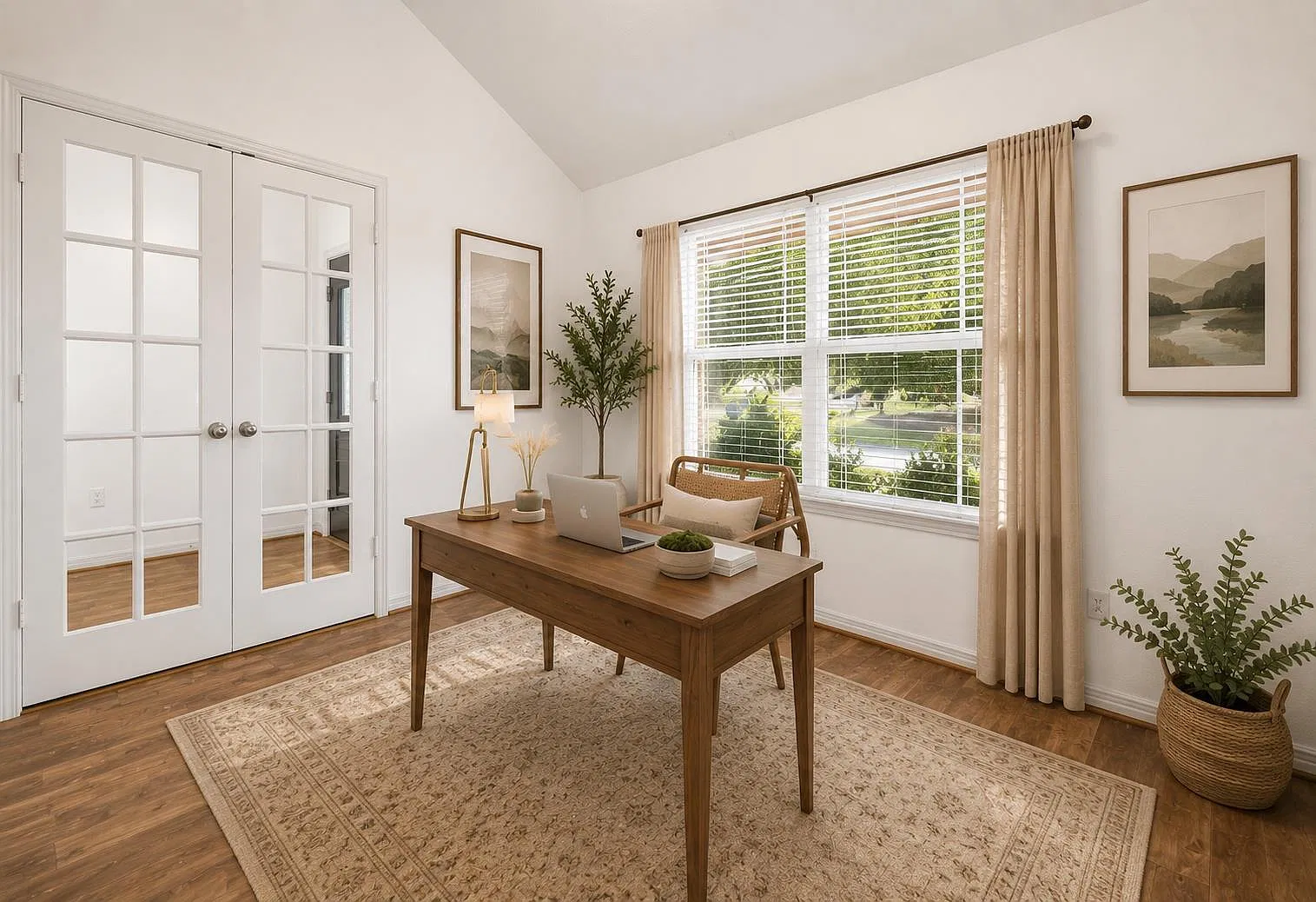 3 bed, 2.0 bath, 1833 sqft, $2,400 — Photo 3